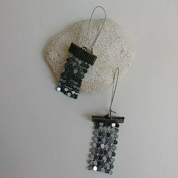 SOLD Light Gunmetal Minimalist Chainmail Earring - Picture 5 of 8